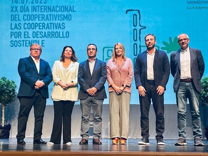 La consejera de Agricultura participa en los actos por el Día Internacional del Cooperativismo.