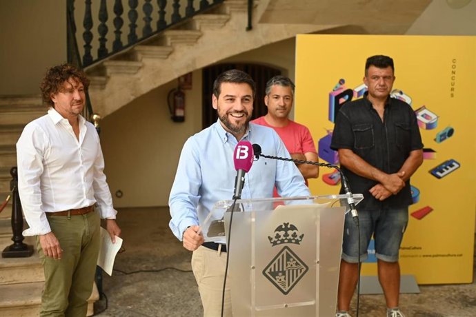 El teniente de alcalde de Cultura del Ayuntamiento de Palma, Javier Bonet, presenta la 4 edición del Concurso Pop Rock.