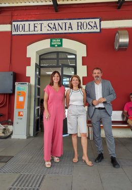 (I-D) La Alcaldesa De Mollet Del Valls (Barcelona), Mireia Dionisio; La Ministra De Transportes, Movilidad Y Agenda Urbana, Raquel Sánchez, Y El Secretario General De Infraestructuras, Xavier Flores.