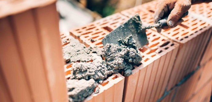 Archivo - La patronal de las reformas de la construcción prevé una caída del 6,2% en la actividad en el sector. 