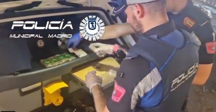 Archivo - Detenido en Hortaleza un conductor que llevaba ocultos hachís y marihuana