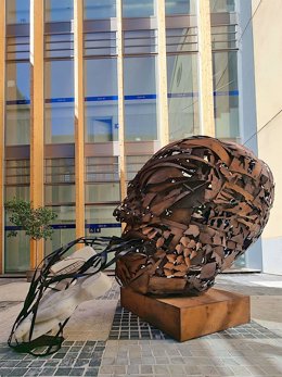 Obra escultórica 'Cabeza Mayéutica' del escultor pacense José Luis Hinchado