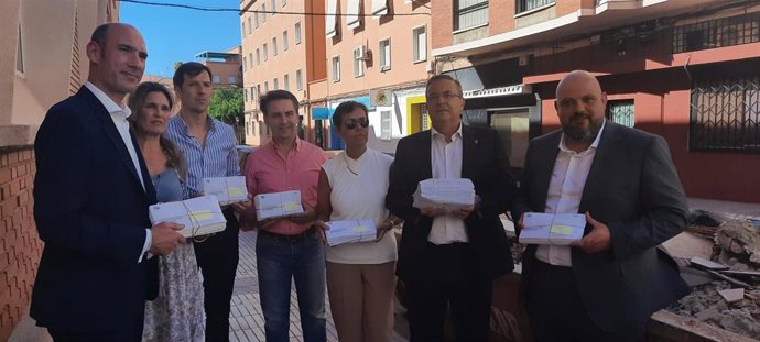 El PP denunciará ante la Policía la aparición de 354 sobres electorales "arrojados" en un contenedor de obra en Badajoz