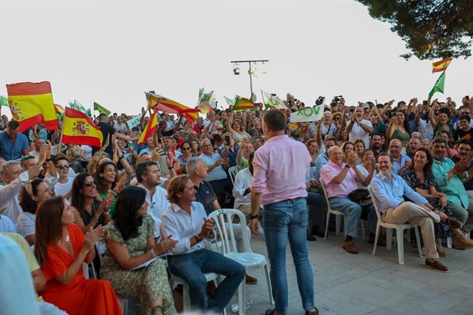 El líder de Vox, Santiago Abascal, ante simpatizantes de su partido en un mitin de campaña en Palma de Mallorca