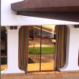 El artista Felipe Pantone ha anunciado la puesta en marcha de Casa Axis, su "proyecto más ambicioso", mediante el cual transformará el gran chalé 'space age' de l'Eliana en un "refugio creativo"