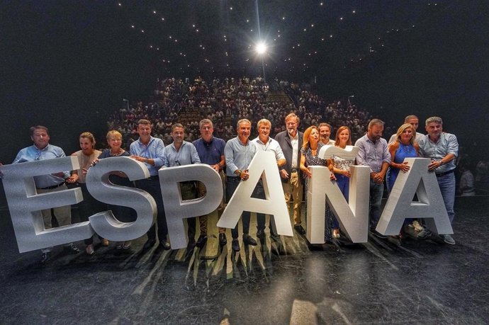 Acto del PP con Mariano Rajoy y Elías Bendodo en Estepona.