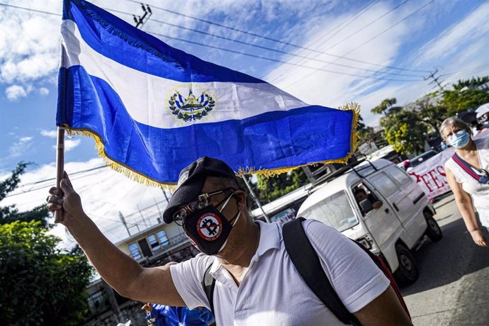 Archivo - Bandera de El Salvador