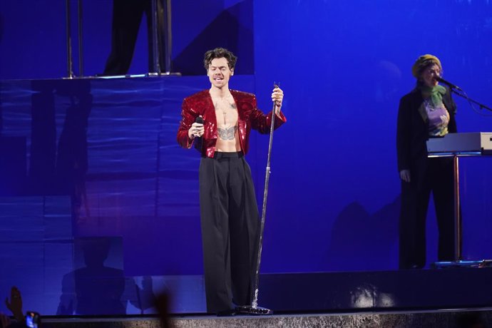 Archivo - 11 February 2023, United Kingdom, London: English singer Harry Styles performs during the Brit Awards 2023 at the O2 Arena. Photo: Ian West/PA Wire/dpa