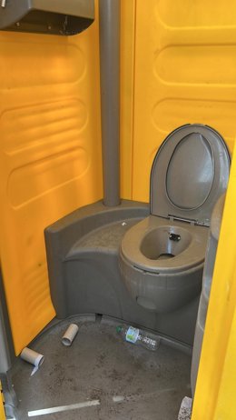 Uno de los baños portátiles instalados en diferentes puntos de Palma para los conductores de la EMT.