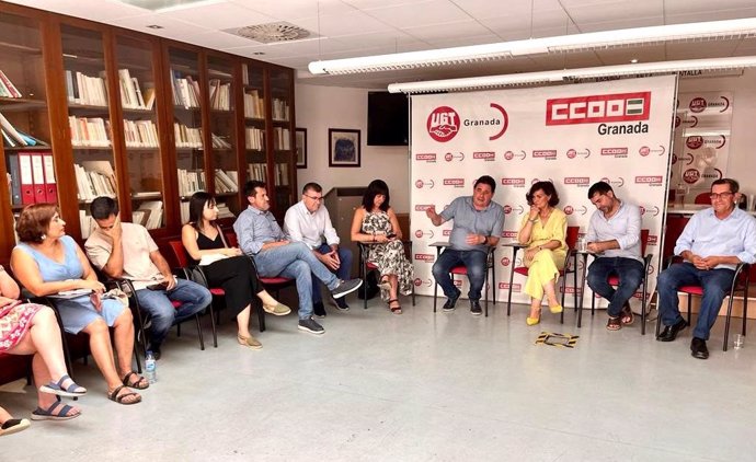 Encuentro de dirigentes del PSOE con sindicatos