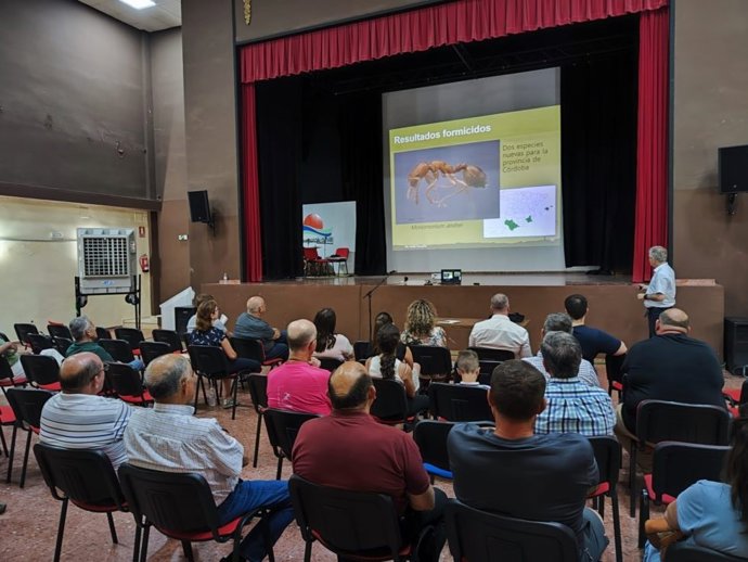 Presentación del estudio 'Vía Verde de la Campiña: estudio de los efectos de la restauración vegetal sobre su capacidad de absorción de carbono y biodiversidad animal' con la existencia de dos nuevas especies de hormigas en Guadalcázar.