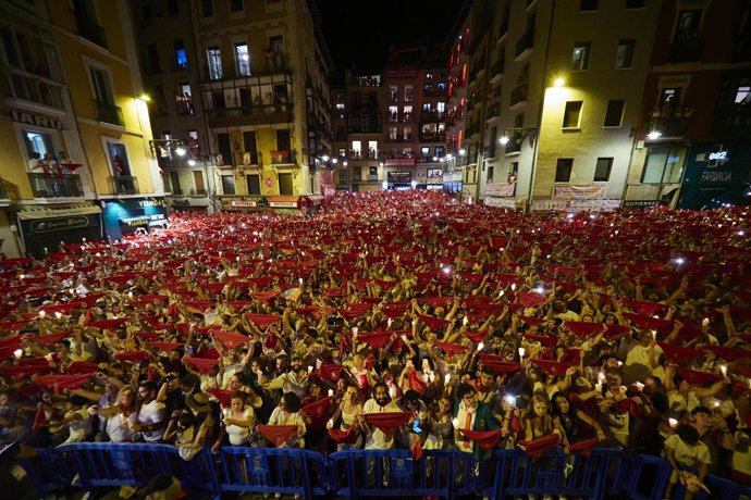 Final de las fiestas de San Fermín 2023 con el cántico Pobre de mí