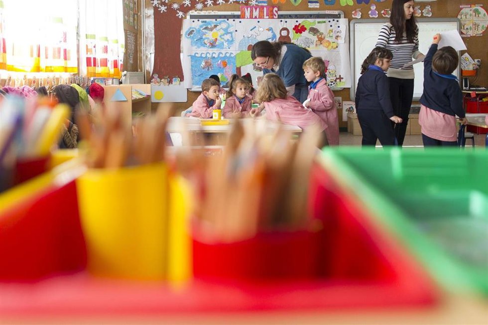 Archivo - Colegio, aula, primaria, infantil, clase, niño, niña, niños, jugando, jugar, juegos, profesor, profesora, profesores