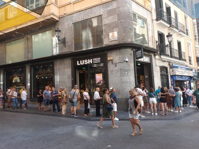 Doña Manolita registra sus primeras colas para comprar los décimos de la Lotería de Navidad