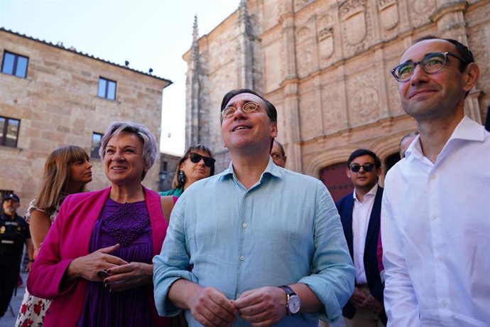 Visita del Ministro de Asuntos Exteriores Jose Manuel Albares para participar en un foro hispano luso organizado por el PSOE de Salamanca en la Universidad