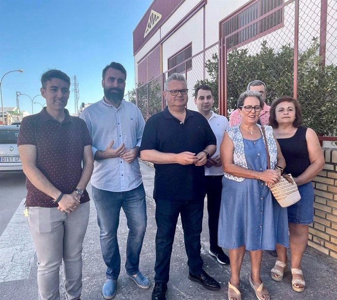 Alberto Mayoral, candidato del PSOE al Congreso por Córdoba, en un acto electoral en Puente Genil.