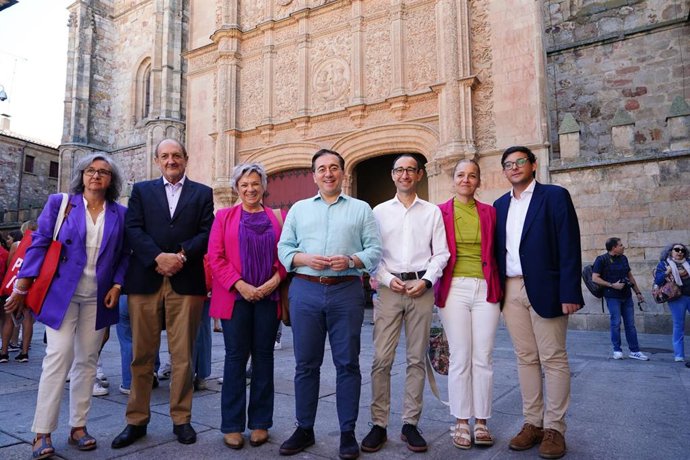 Visita del Ministro de Asuntos Exteriores Jose Manuel Albares para participar en un foro hispano luso organizado por el PSOE de Salamanca en la Universidad