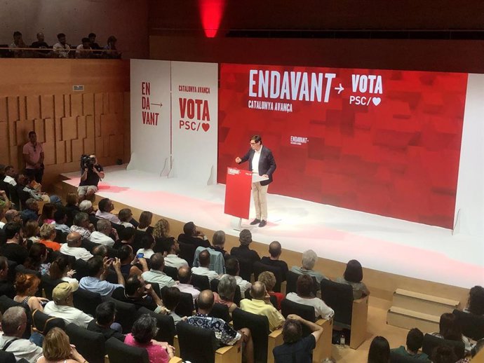 El líder del PSC, Salvador Illa, en Girona.