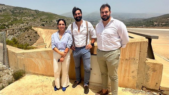 El cabeza de lista de Vox por Granada al Congreso de los Diputados en las próximas Elecciones Generales del 23J, Jacobo Robatto, en la presa de Rules