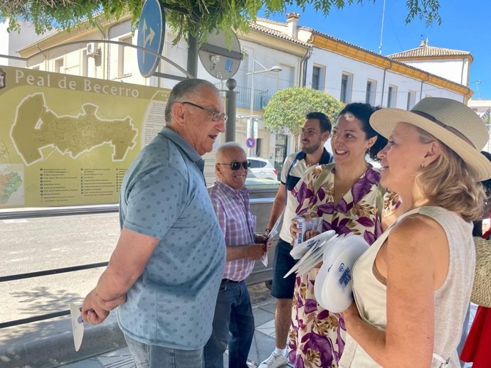 La candidata del Partido Popular de Jaén al Congreso de los Diputados María Luisa Del Moral en Peal del Becerro