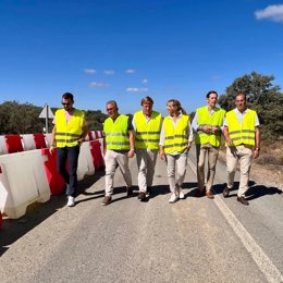 Gragera, Teniente, Cavacasillas y Mateos, en las obras de la N523.