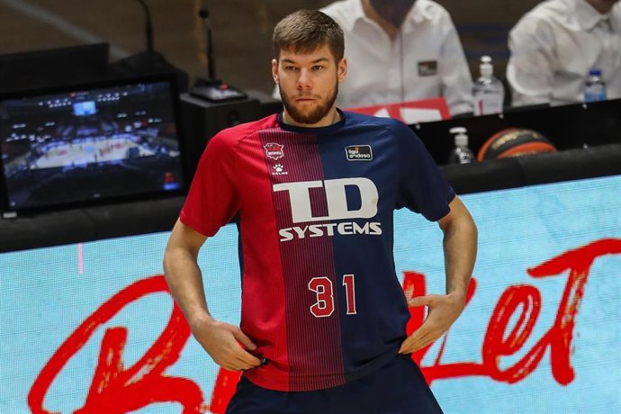 Archivo - Rokas Giedraitis, en un partido con el Saski Baskonia.