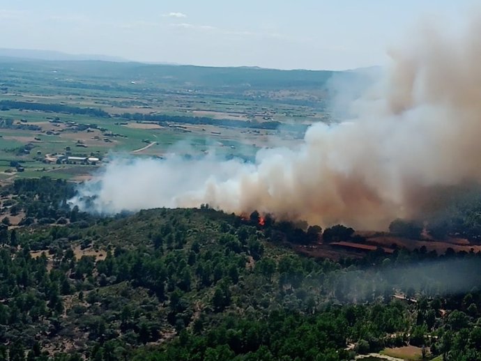 Imagen aérea del incendio declarado en Valverde de la Vera.