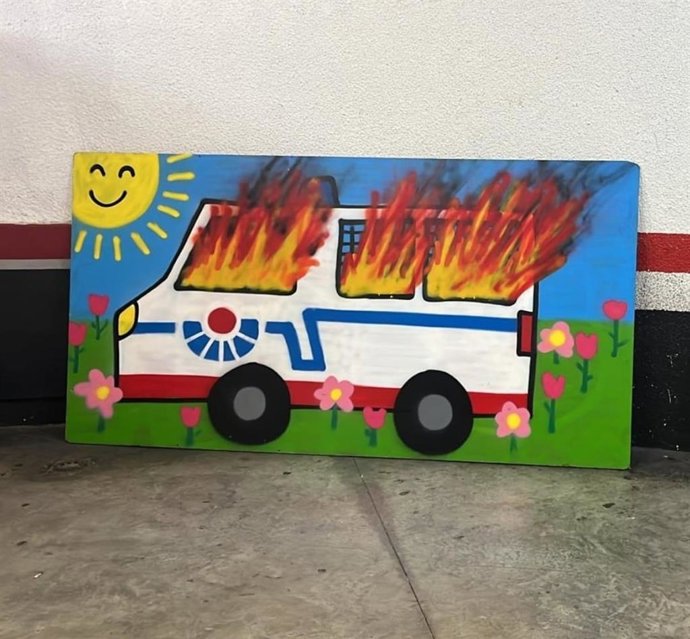 Mural retirado en San Sebastián de una furgoneta de la Ertzaintza ardiendo