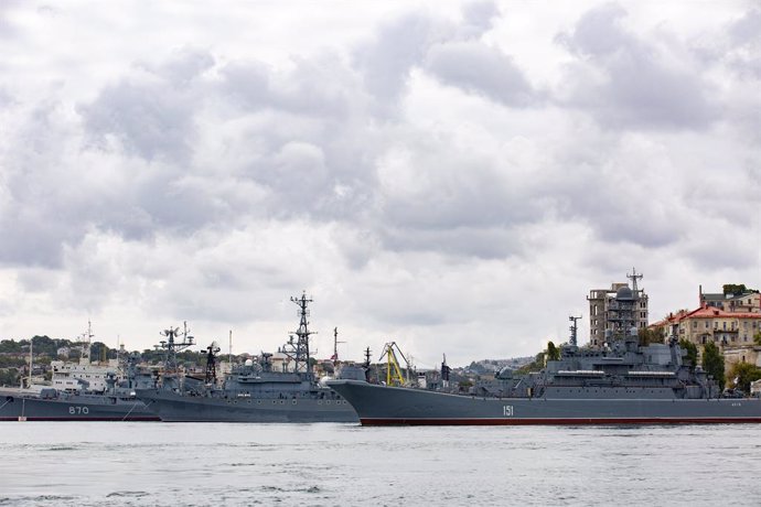 Archivo - Sep 26, 2021 - Sevastopol, Crimea  - BDK AZOV ship - is a large landing ship of project 775, serving in the Black Sea Fleet of the Russian Navy.