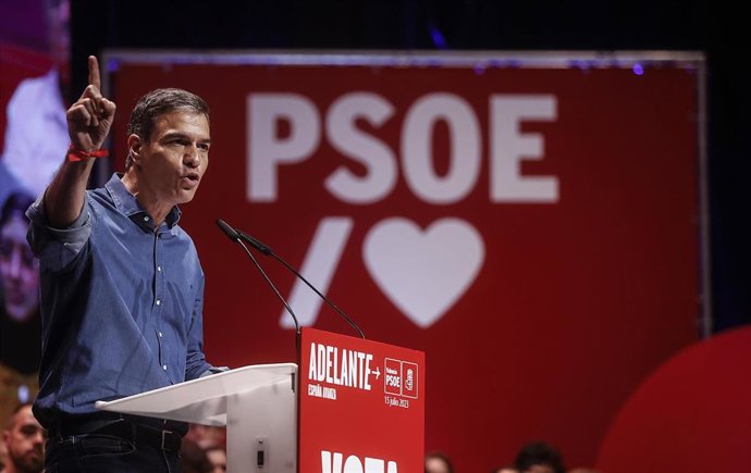 El secretario general del PSOE y presidente del Gobierno de España, y candidato a la reelección, Pedro Sánchez, interviene durante un mitin electoral en el Palacio de Congresos, a 15  de julio de 2023, en Valencia, Comunidad de Valencia.