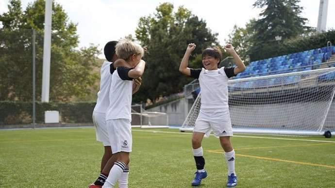Participantes de uno de los campus deportivos de la Fundación Real Madrid, en foto de archivo.