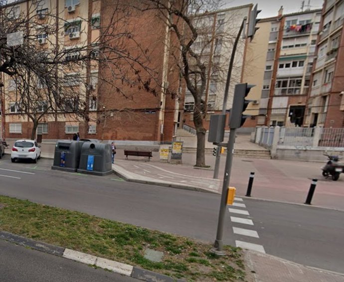 Archivo - Policía busca al autor de los disparos contra un alunicero en La Elipa, que se recupera en el hospital