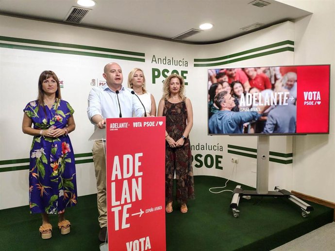 El cabeza de lista al Senado y secretario de Organización del PSOE de Almería, Antonio Martínez Rodríguez.