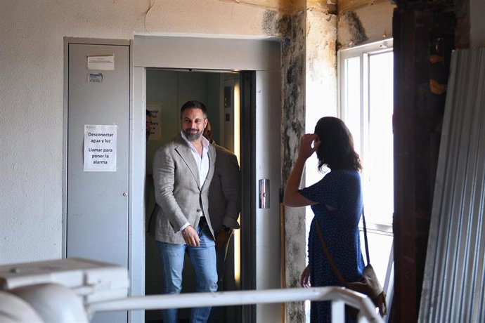 El presidente de Vox, Santiago Abascal, llega a una reunión con los representantes de Solidaridad, en Leganés 