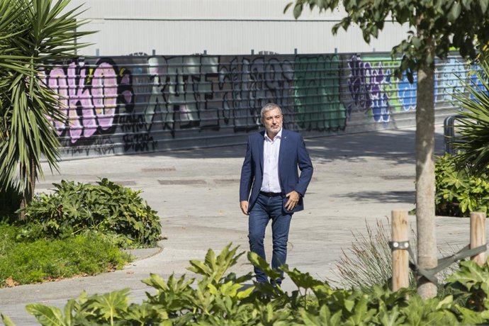 El alcalde de Barcelona, Jaume Collboni, este domingo a su llegada a la capilla ardiente del historietista Francisco Ibáñez en el Tanatorio Sancho de Ávila