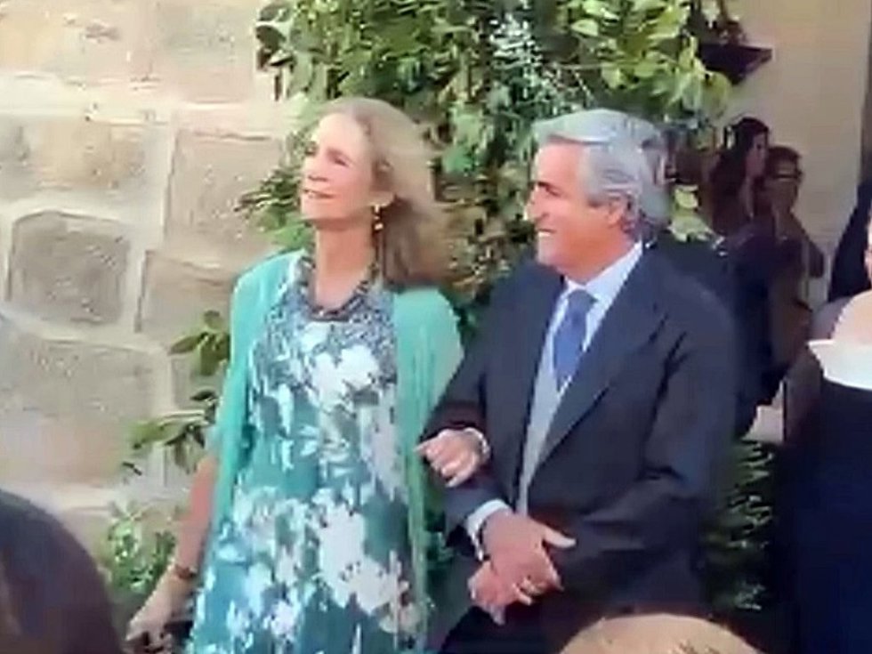 LA INFANTA ELENA EN UNA BODA