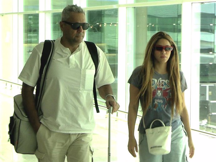 Archivo - Shakira y Tonino a su llegada al aeropuerto. ARCHIVO.