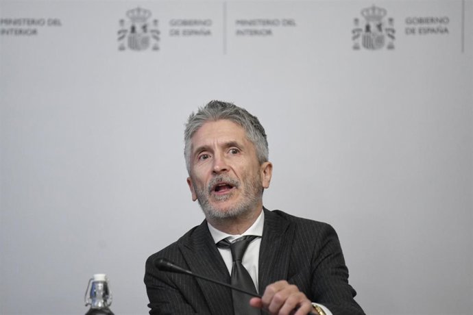 Archivo - El ministro del Interior, Fernando Grande-Marlaska, durante una reunión en el Ministerio del Interior, a 28 de febrero de 2023, en Madrid (España). (Foto de archivo).