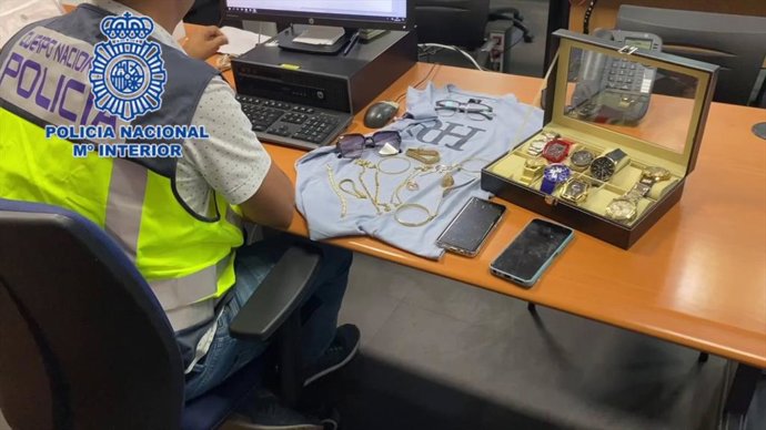 Nota De Prensa: "La Policía Nacional Ha Detenido A Cinco Personas Pertenecientes A Una Organización Criminal Dedicada A Estafar Mediante El Método Del Tocomocho"