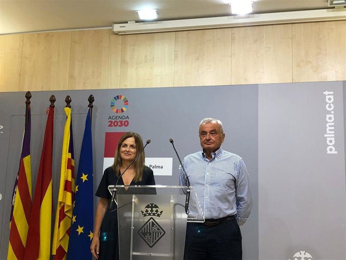 El concejal de Vox en el Ayuntamiento de Palma, Fulgencio Coll, y la portavoz de la formación, Gari Durán.