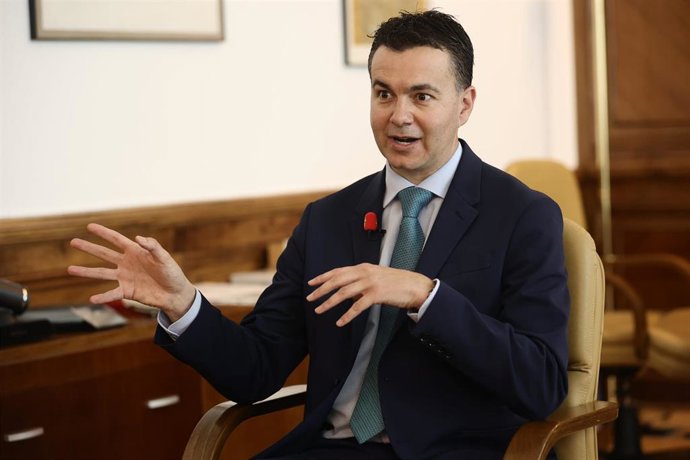 Archivo - El ministro de Industria, Turismo y Comercio, Héctor Gómez