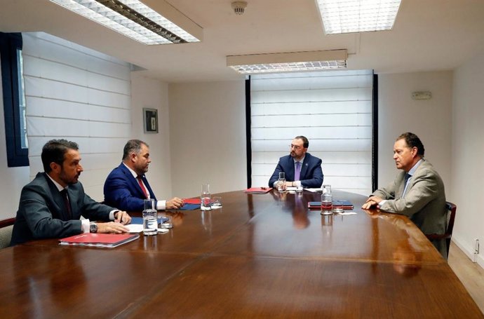 Reunión de Adrián Barbón con los presidentes de las Cámaras de Comercio.