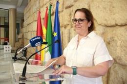 La primera teniente de alcalde delegada de Hacienda, Economía, Empleo y Agricultura del Ayuntamiento de Córdoba, Blanca Torrent, en rueda de prensa.