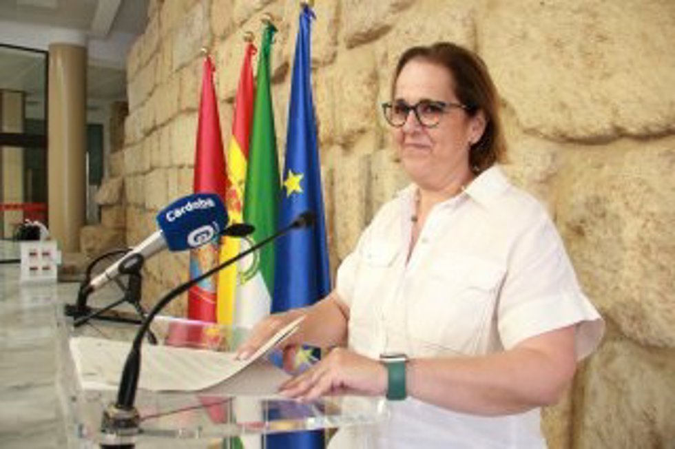 La primera teniente de alcalde delegada de Hacienda, Economía, Empleo y Agricultura del Ayuntamiento de Córdoba, Blanca Torrent, en rueda de prensa.
