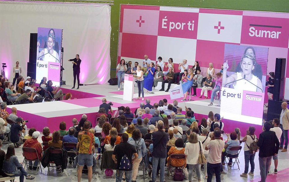 La vicepresidenta segunda y candidata de Sumar a la Presidencia del Gobierno, Yolanda Díaz, participa en un acto de campaña electoral, en el complejo deportivo de As Travesas, a 14 de julio de 2023, en Vigo, Pontevedra, Galicia (España). La líder de Sum