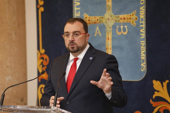 Archivo - El presidente del Principado de Asturias, Adrián Barbón