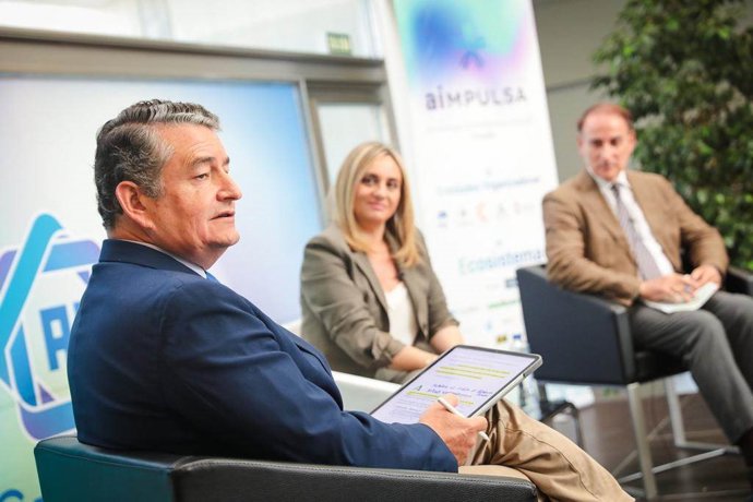 Sanz defiende que Andalucía está preparada para el necesario desarrollo de la IA.