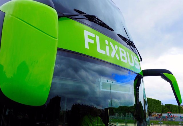 Archivo - Un autobús de l'empresa FlixBus