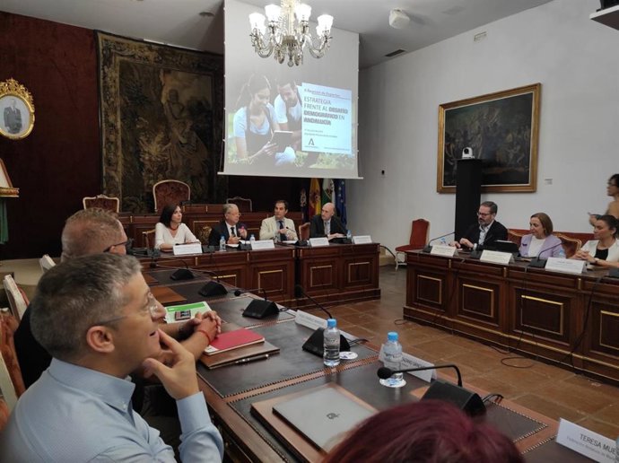 El consejero de Justicia, Administración Local y Función Pública, José Antonio Nieto, participa en la segunda reunión del Comité de expertos que asesora al Centro de Estudios Andaluces (Centra) en el diseño de la 'Estrategia frente al Desafío Demográfic