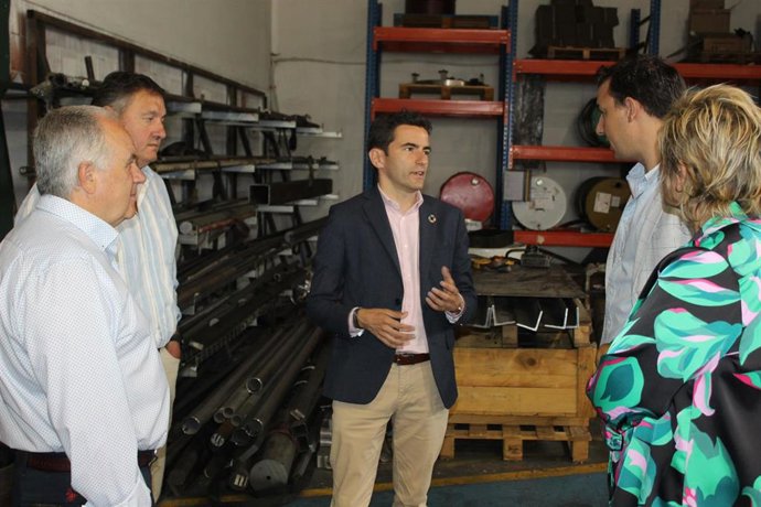 El candidato al Congreso por el PSOE Cantabria, Pedro Casares, en Reinosa
